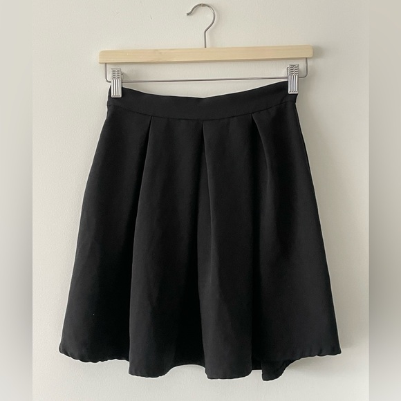 Pleated Black skirt - Picture 1 of 2